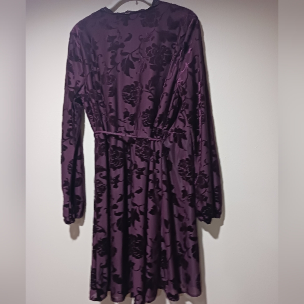 Final Pruce $5 /Francesca's "Burnout "V" Neck Wrap Dress" Sz. L Purple Wine. - Picture 5 of 6